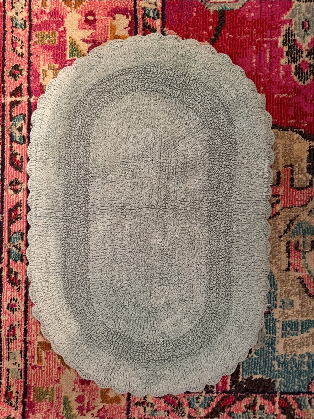 Plush Oval Bath Rug in mint aqua green   - Soft Scalloped Edge 21” x 32“